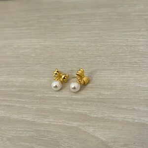 Cute pearl bow earrings